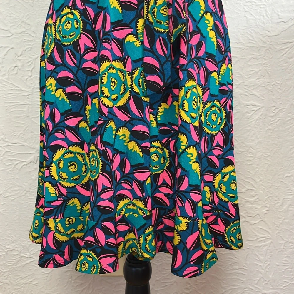 Leota The Perfect Wrap Midi Dress in Marche Fleur - Picture 8 of 13